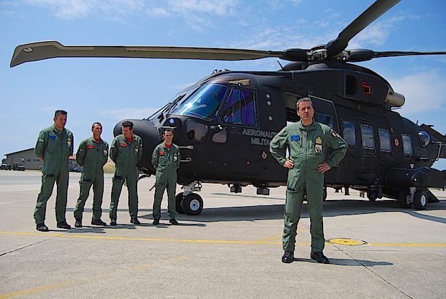 Force italy. Итальянские Air. Modern Italian Air Force uniform. Нашивка Пакистан Цар вертолеты миссия.