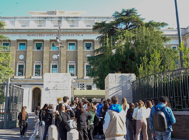 Difesa: Palazzo Aeronautica ha aperto al pubblico giovedì 7 novembre per la Giornata della Trasparenza