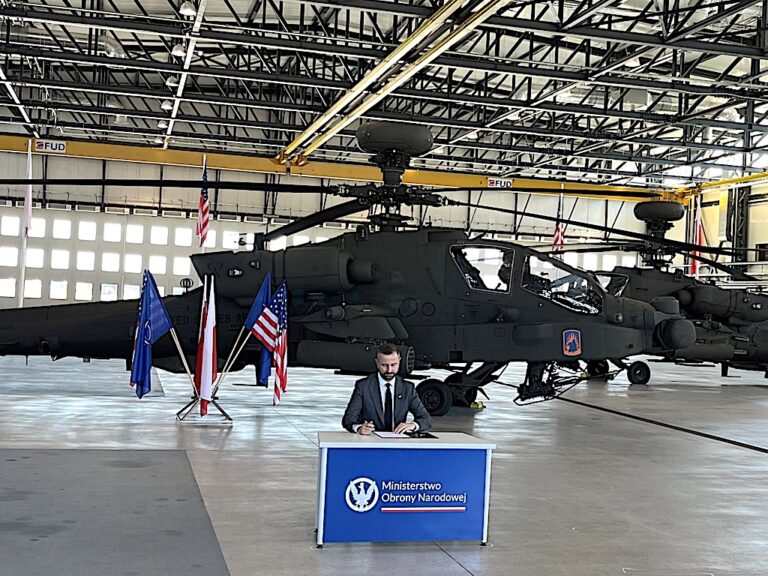 La Polonia firma una LOA per 96 elicotteri Boeing AH-64E Apache