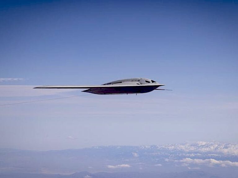 La strategia programmatica di Northrop Grumman guida l’avanzamento del B-21 Raider nei test di volo verso la produzione