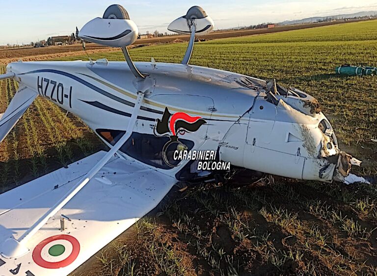 Atterraggio di emergenza di un aereo d’addestramento in territorio di Medicina (BO)