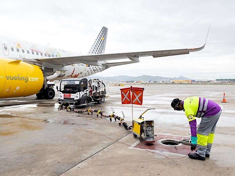 Vueling promuove lo sviluppo di un carburante sostenibile per l’aviazione (SAF) ricavato dai liquami